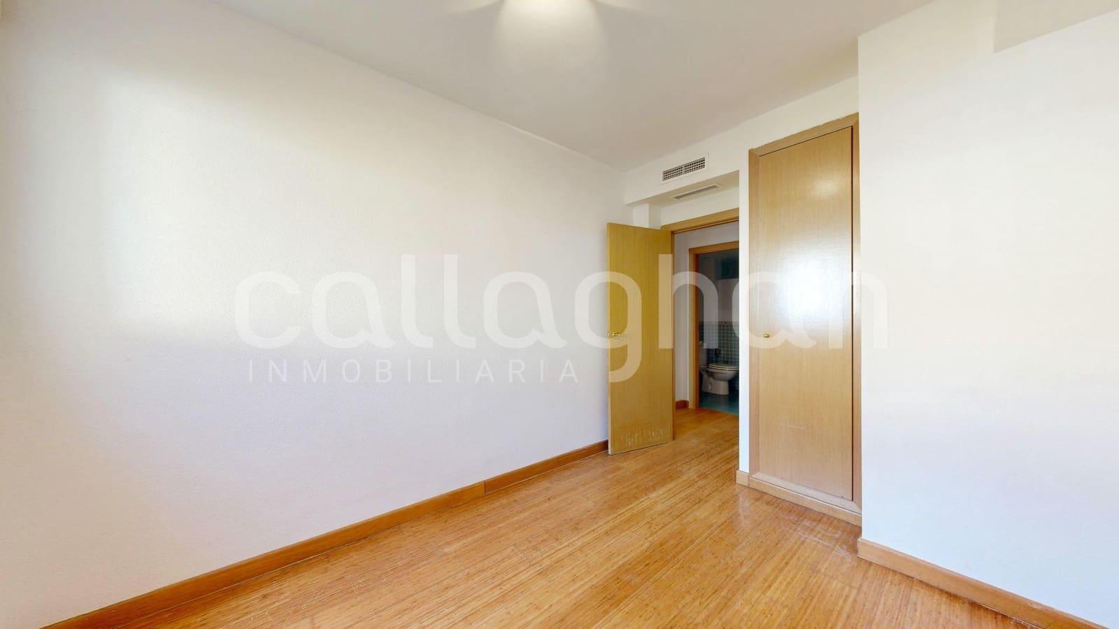 2 bedroom Flat for sale in Chiva with pool garage - € 249,000 (Ref: 9839511)