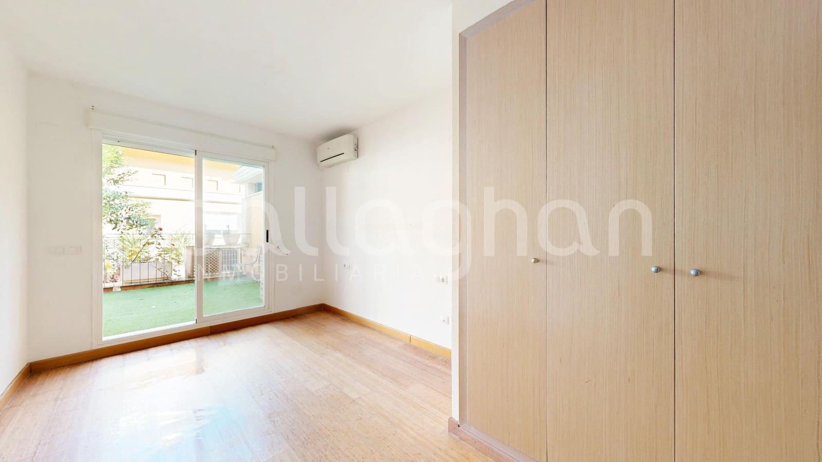 2 bedroom Flat for sale in Chiva with pool garage - € 249,000 (Ref: 9839511)