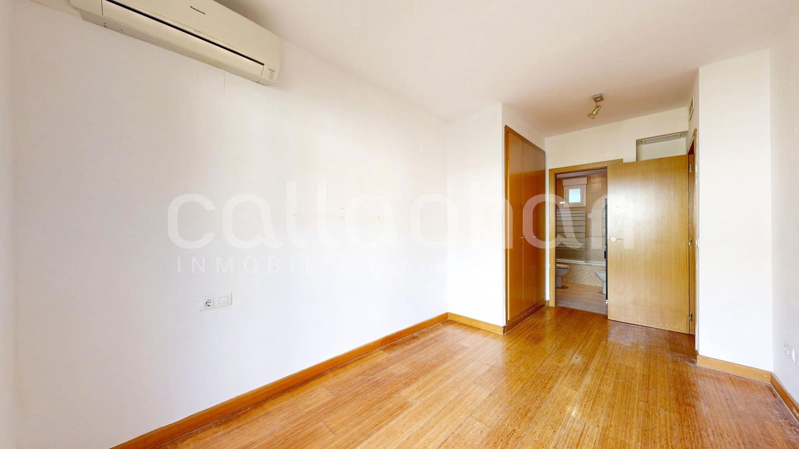 2 bedroom Flat for sale in Chiva with pool garage - € 249,000 (Ref: 9839511)