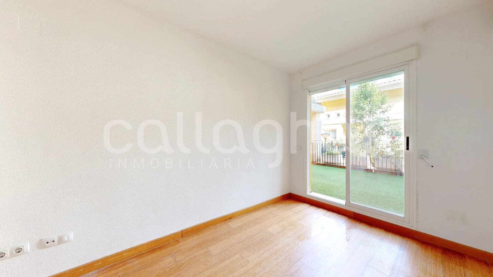 2 bedroom Flat for sale in Chiva with pool garage - € 249,000 (Ref: 9839511)