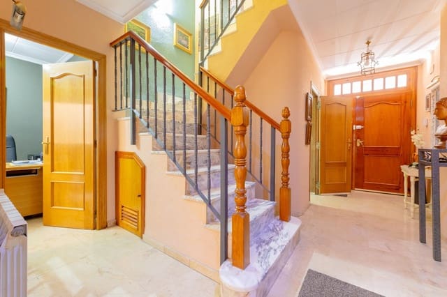 Adosado de 5 habitaciones en Massanassa en venta con garaje - 570.000 € (Ref: 9843711)