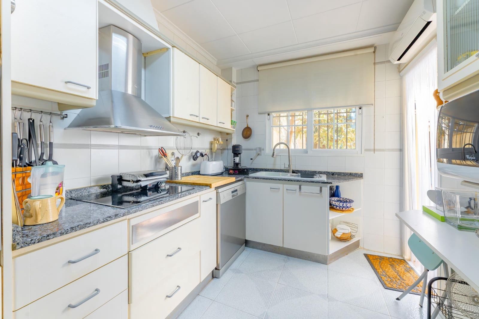 Adosado de 5 habitaciones en Massanassa en venta con garaje - 570.000 € (Ref: 9843711)