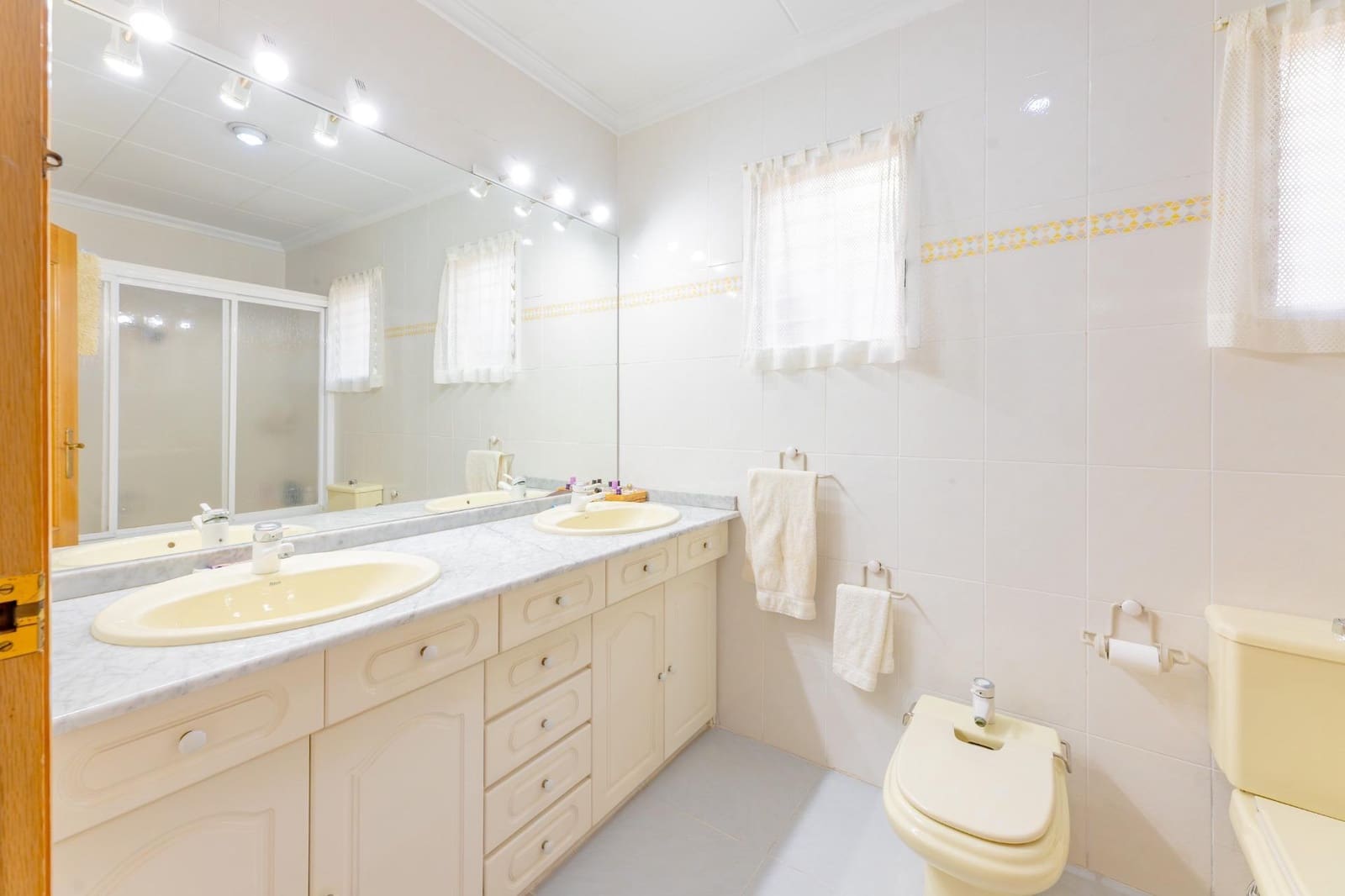 Adosado de 5 habitaciones en Massanassa en venta con garaje - 570.000 € (Ref: 9843711)