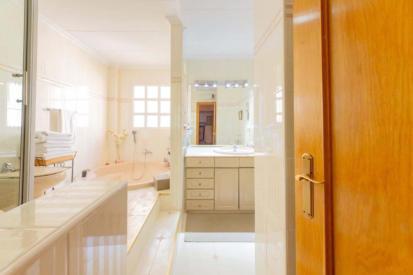 Adosado de 5 habitaciones en Massanassa en venta con garaje - 570.000 € (Ref: 9843711)