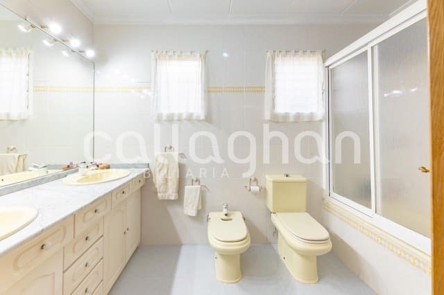 5 chambre Villa/Maison Mitoyenne à vendre à Massanassa avec garage - 490 000 € (Ref: 9843711)