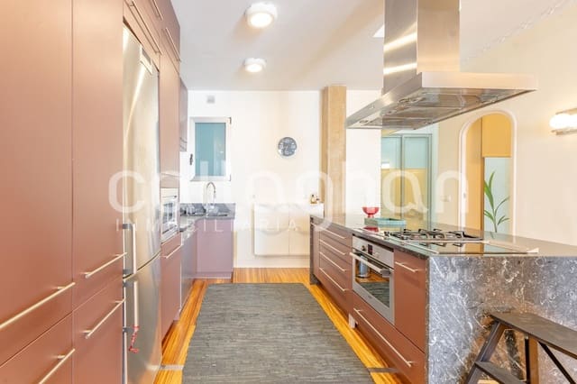 4 bedroom Flat for rent in La Gran Via, Valencia city - € 2,500 (Ref: 9846622)