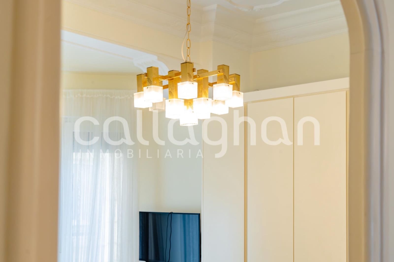 4 bedroom Flat for rent in Valencia city - € 2,500 (Ref: 9846622)