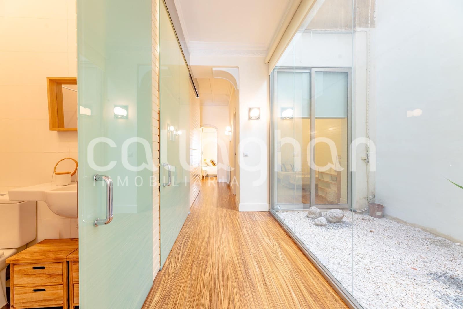 4 bedroom Flat for rent in Valencia city - € 2,500 (Ref: 9846622)