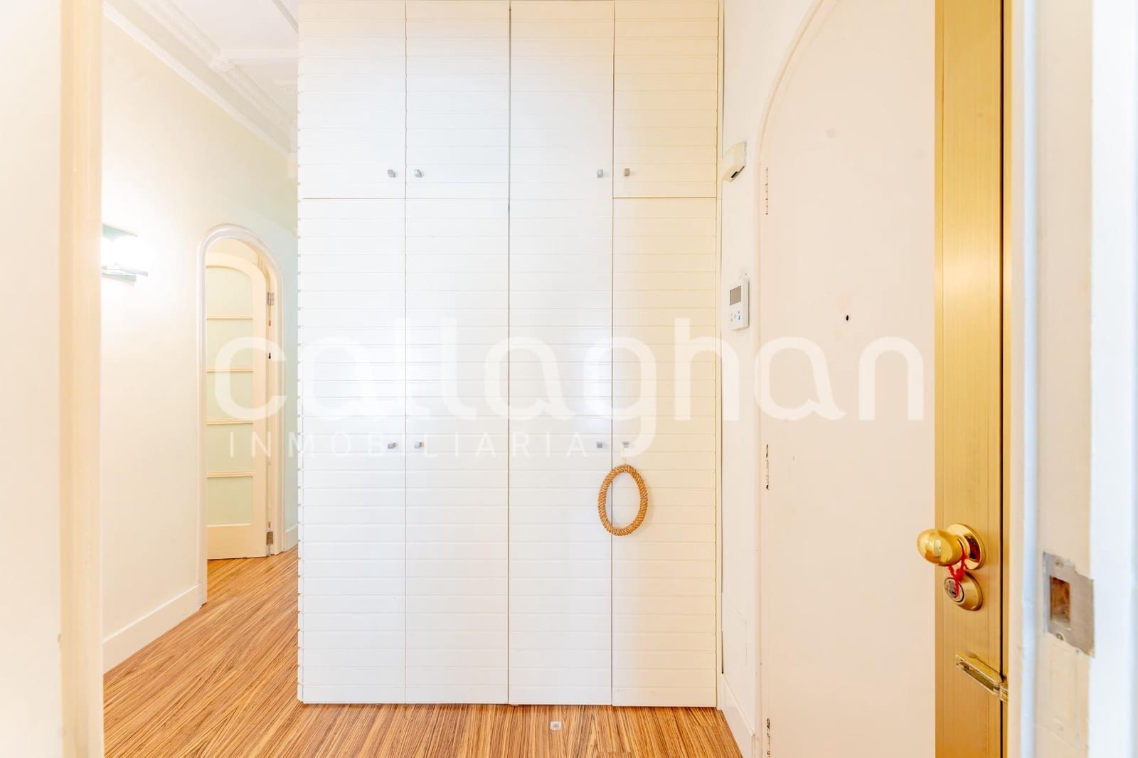 4 bedroom Flat for rent in Valencia city - € 2,500 (Ref: 9846622)