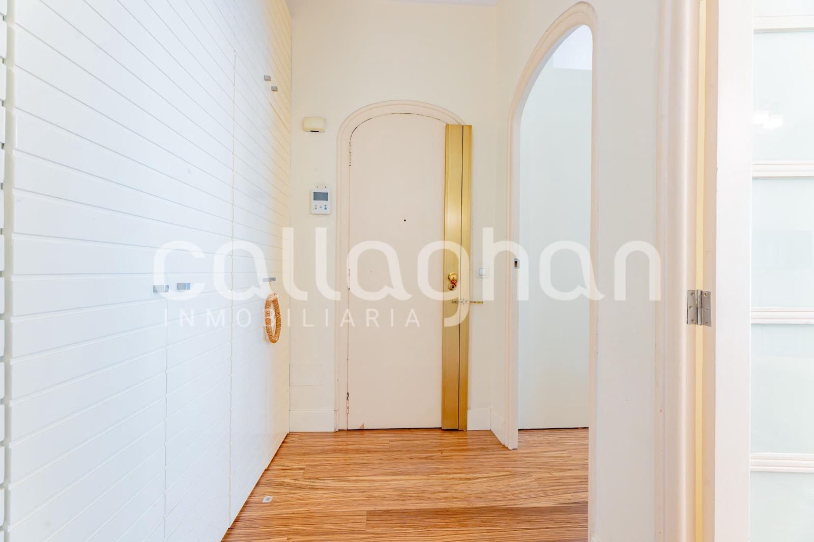 4 bedroom Flat for rent in Valencia city - € 2,500 (Ref: 9846622)