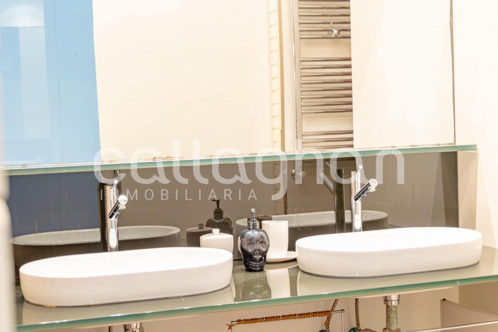 4 bedroom Flat for rent in Valencia city - € 2,500 (Ref: 9846622)