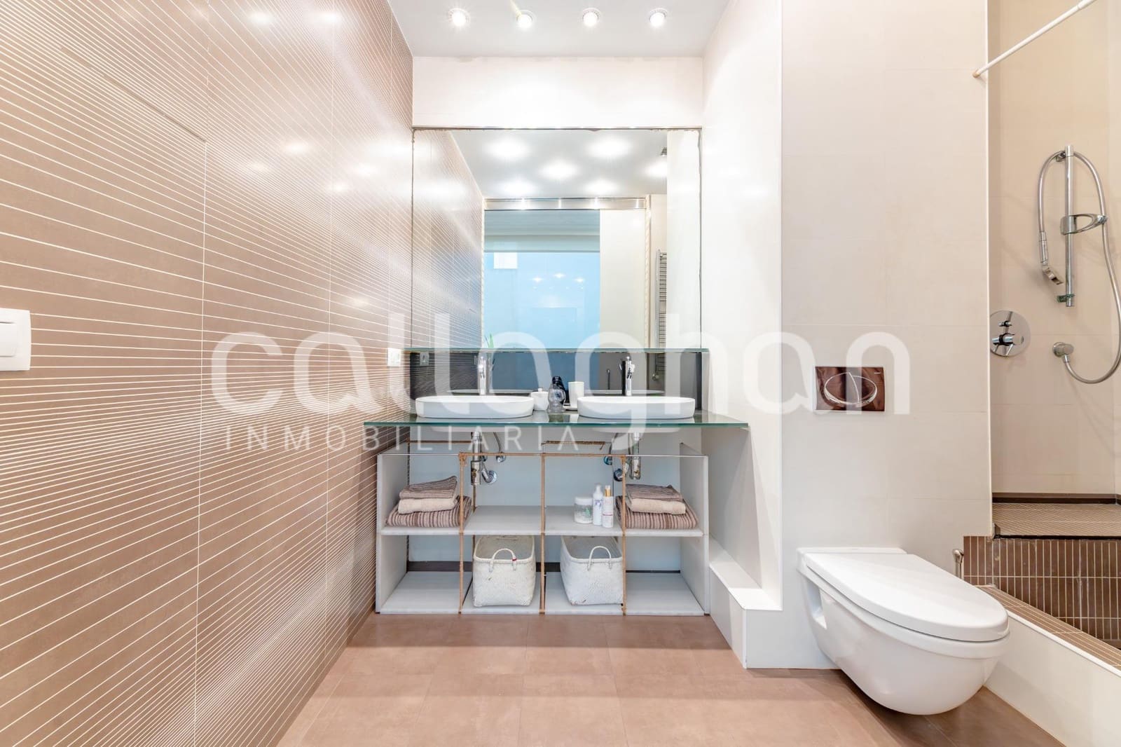 4 bedroom Flat for rent in Valencia city - € 2,500 (Ref: 9846622)