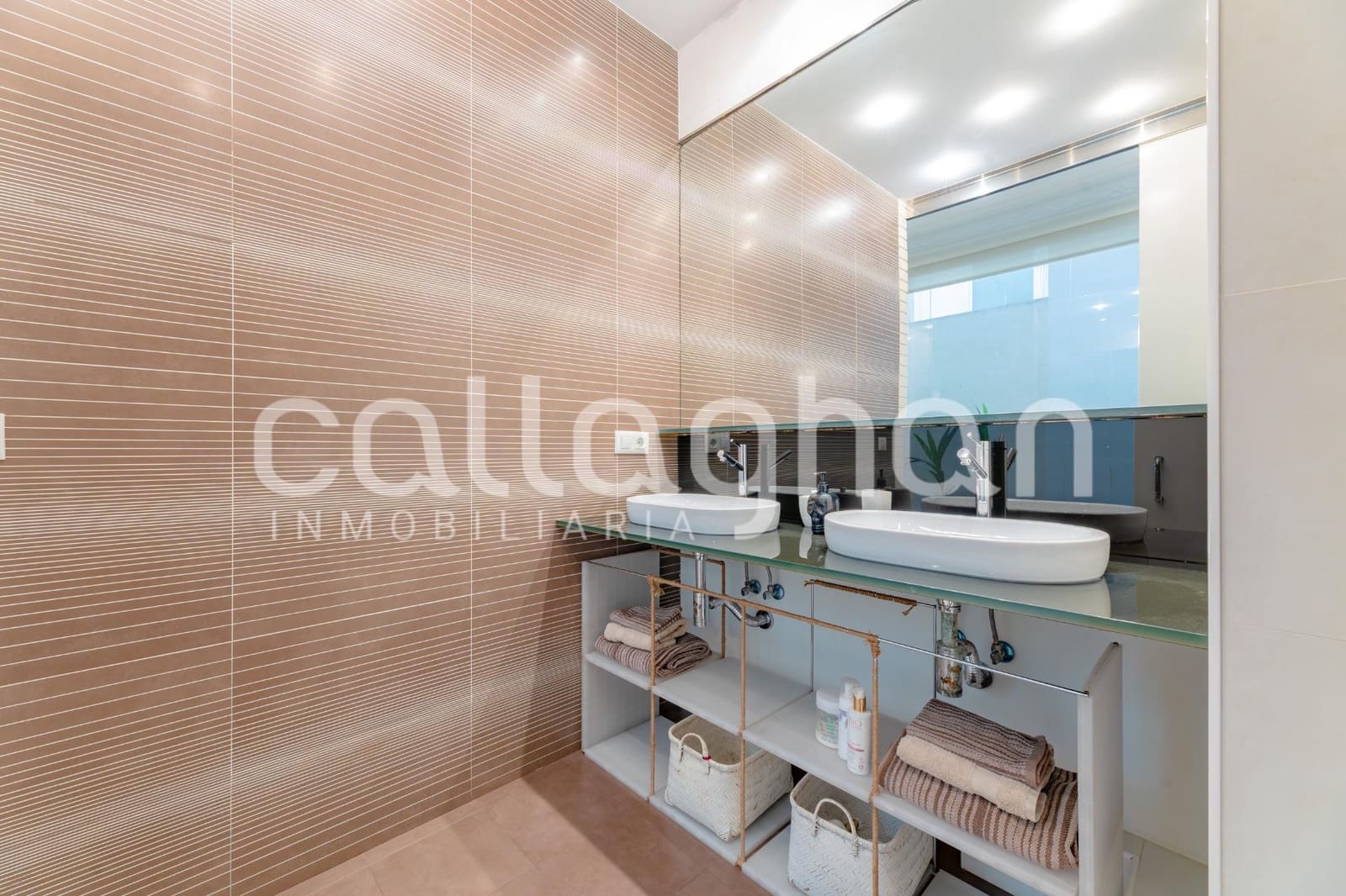 4 bedroom Flat for rent in Valencia city - € 2,500 (Ref: 9846622)