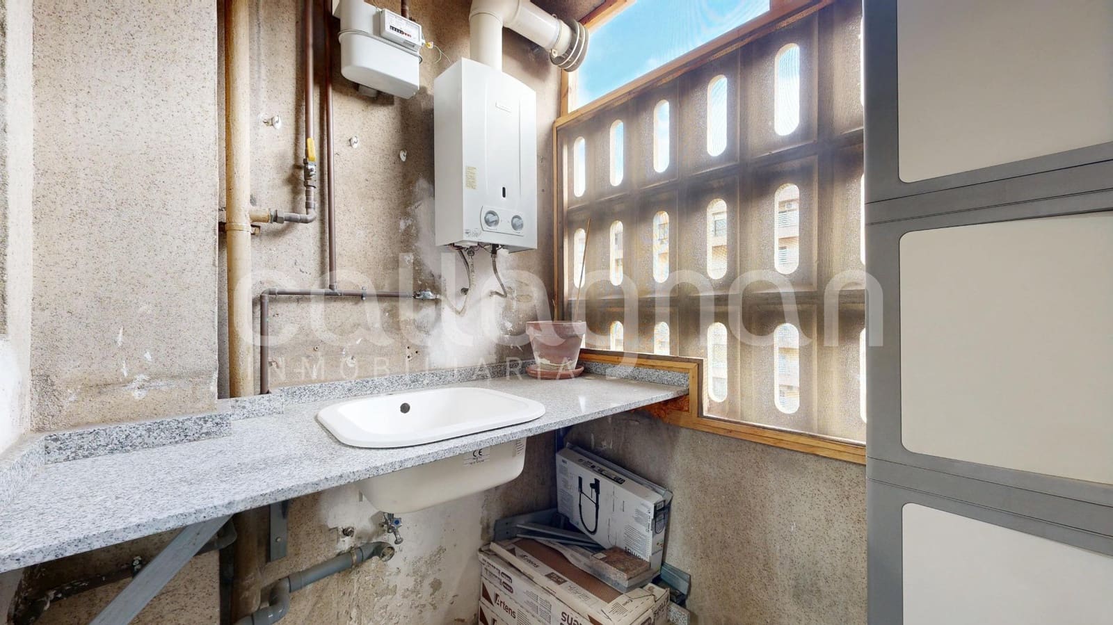 Piso de 4 habitaciones en València ciudad en venta - 380.000 € (Ref: 9851945)