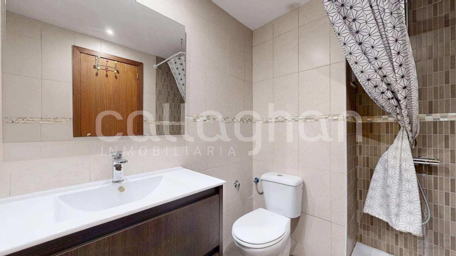 Piso de 4 habitaciones en València ciudad en venta - 380.000 € (Ref: 9851945)