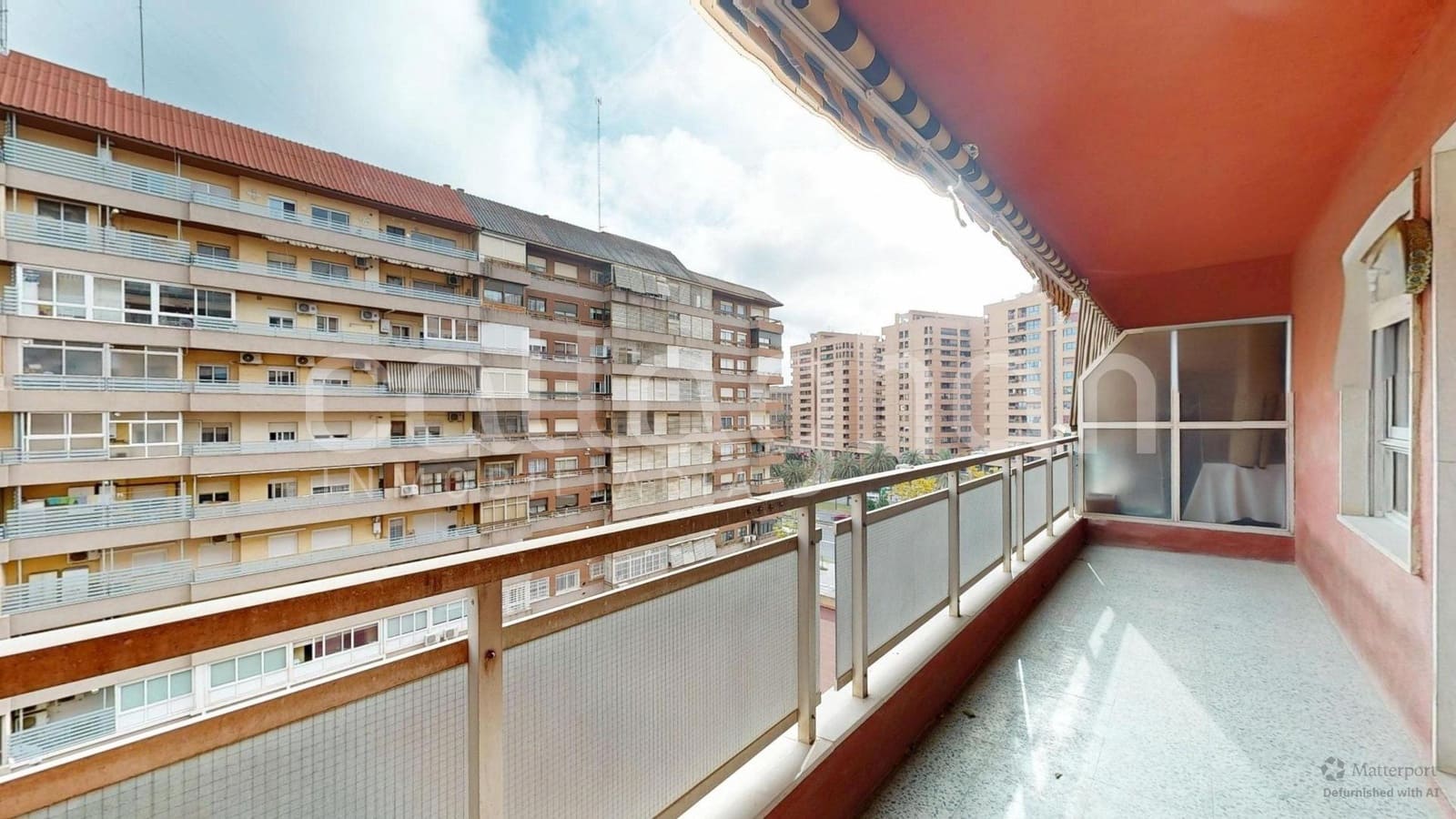 Piso de 4 habitaciones en València ciudad en venta - 380.000 € (Ref: 9851945)