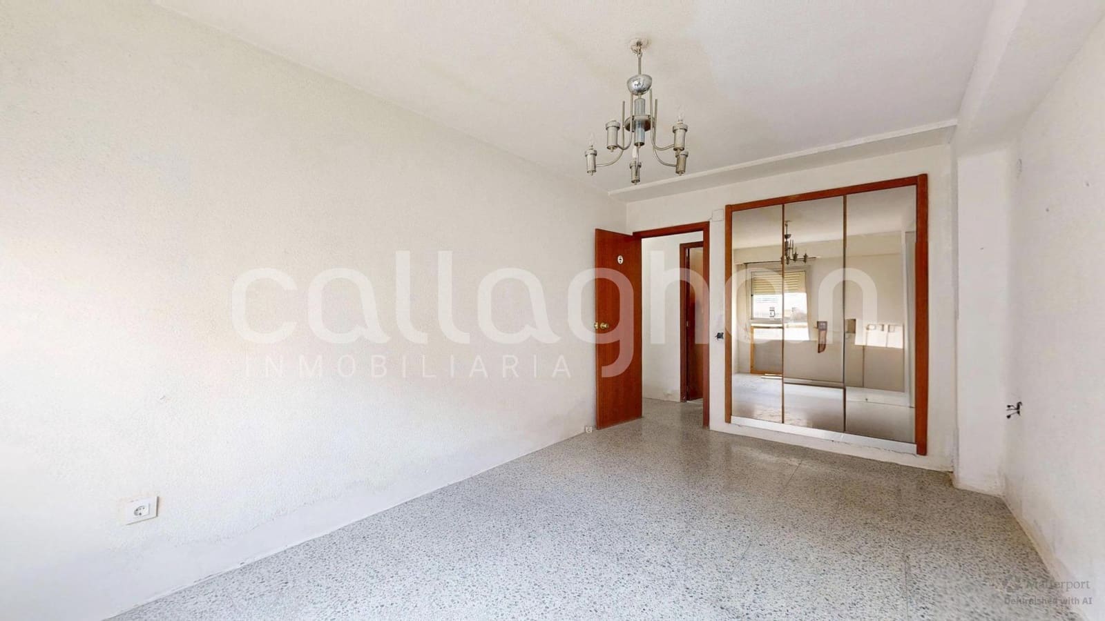 Piso de 4 habitaciones en València ciudad en venta - 380.000 € (Ref: 9851945)