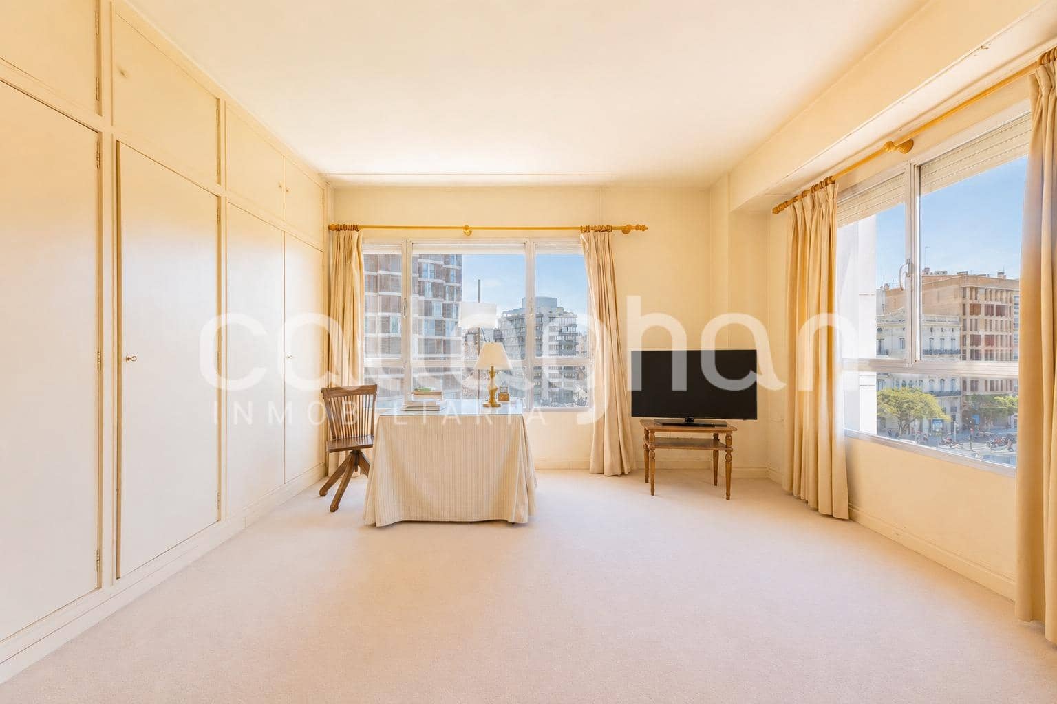 5 bedroom Flat for sale in Valencia city with garage - € 1,500,000 (Ref: 9851946)