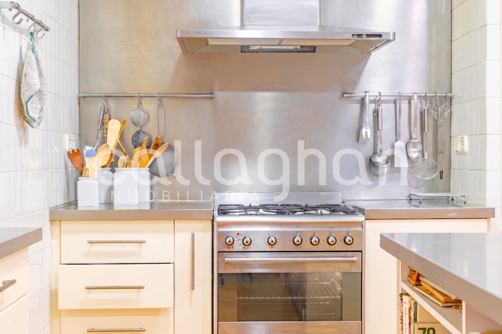 5 bedroom Flat for sale in Valencia city with garage - € 1,500,000 (Ref: 9851946)