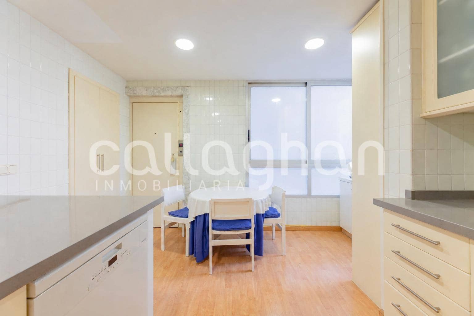 5 bedroom Flat for sale in Valencia city with garage - € 1,500,000 (Ref: 9851946)