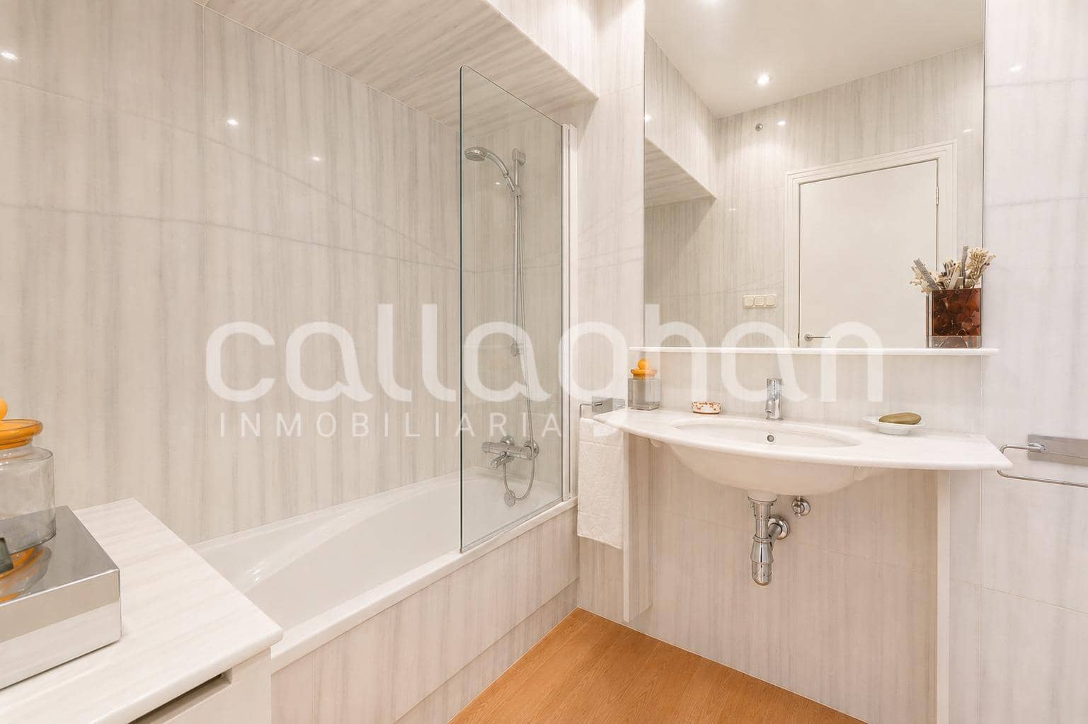 5 bedroom Flat for sale in Valencia city with garage - € 1,500,000 (Ref: 9851946)