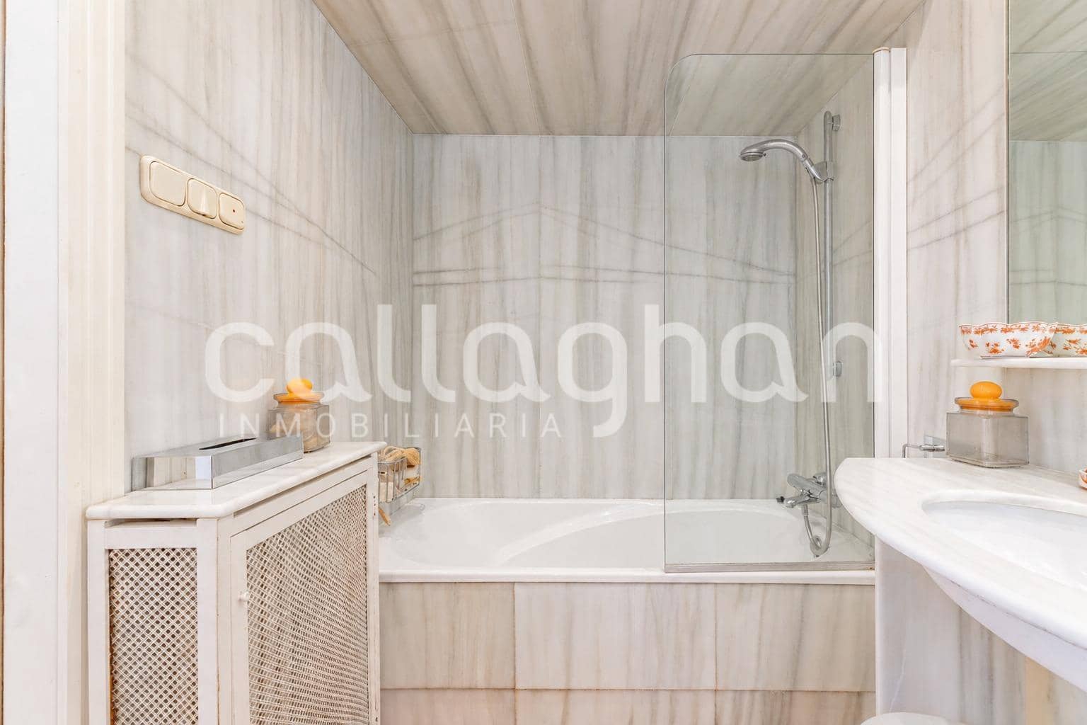 5 bedroom Flat for sale in Valencia city with garage - € 1,500,000 (Ref: 9851946)
