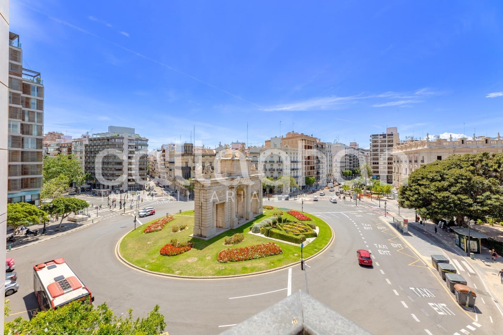 5 bedroom Flat for sale in Valencia city with garage - € 1,500,000 (Ref: 9851946)