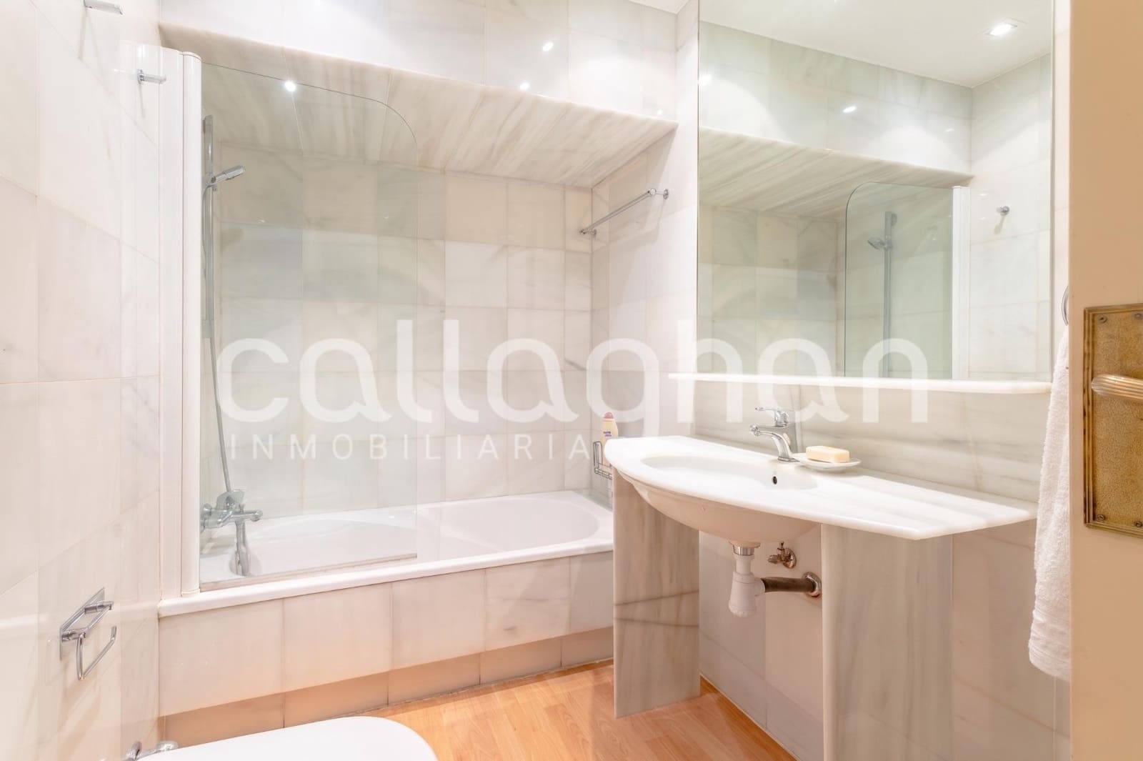 5 bedroom Flat for sale in Valencia city with garage - € 1,500,000 (Ref: 9851946)