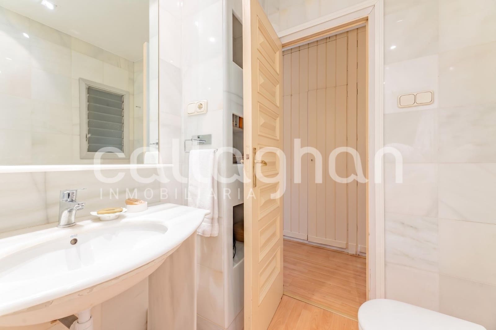 5 bedroom Flat for sale in Valencia city with garage - € 1,500,000 (Ref: 9851946)