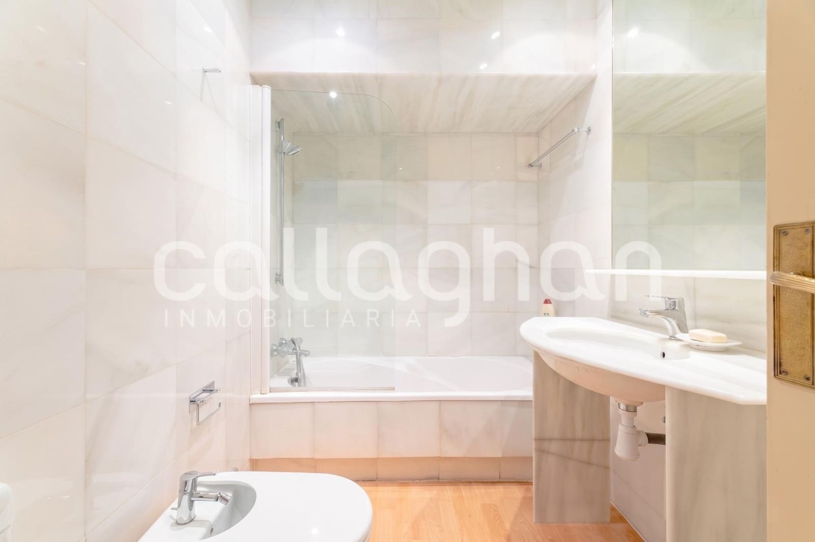 5 bedroom Flat for sale in Valencia city with garage - € 1,500,000 (Ref: 9851946)