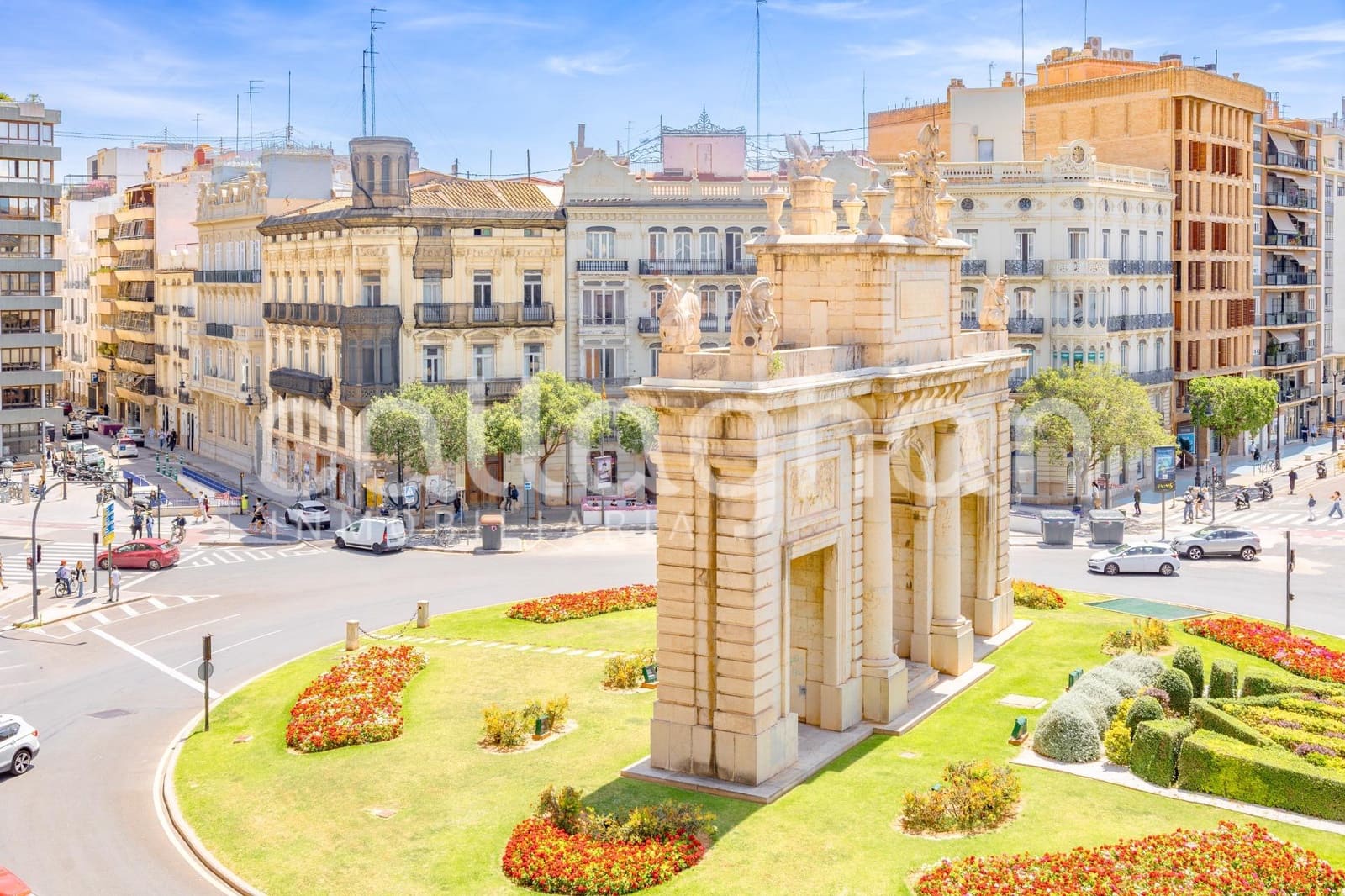 5 bedroom Flat for sale in Valencia city with garage - € 1,500,000 (Ref: 9851946)