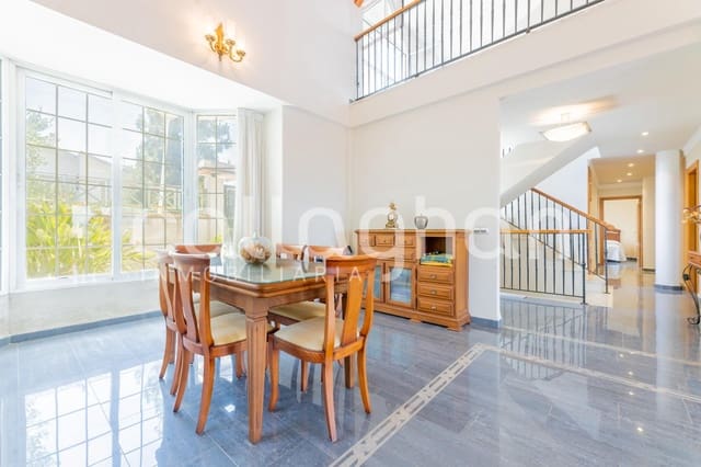 5 soveværelse Villa til salg i Chiva med swimmingpool garage - € 690.000 (Ref: 9868804)