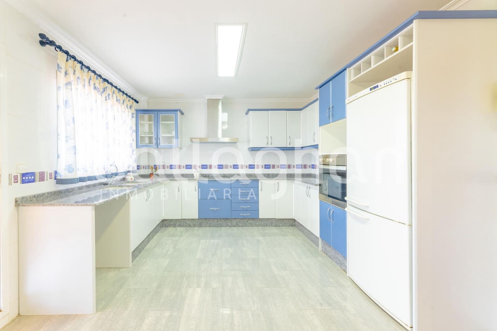 5 soveværelse Villa til salg i Chiva med swimmingpool garage - € 690.000 (Ref: 9868804)