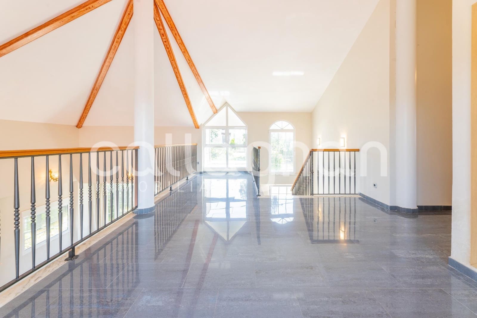 5 soveværelse Villa til salg i Chiva med swimmingpool garage - € 690.000 (Ref: 9868804)