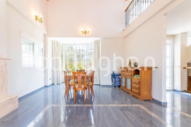 5 soveværelse Villa til salg i Chiva med swimmingpool garage - € 690.000 (Ref: 9868804)