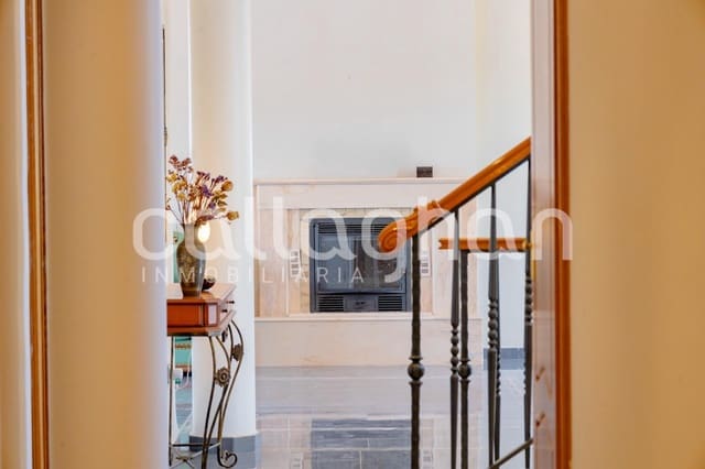 5 soveværelse Villa til salg i Chiva med swimmingpool garage - € 690.000 (Ref: 9868804)