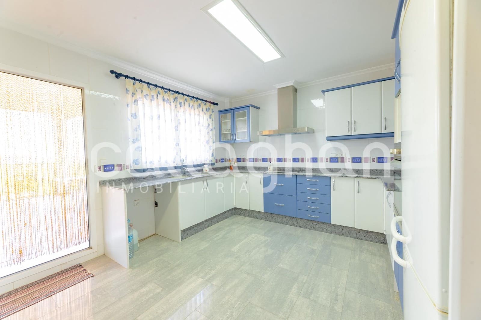 5 soveværelse Villa til salg i Chiva med swimmingpool garage - € 690.000 (Ref: 9868804)