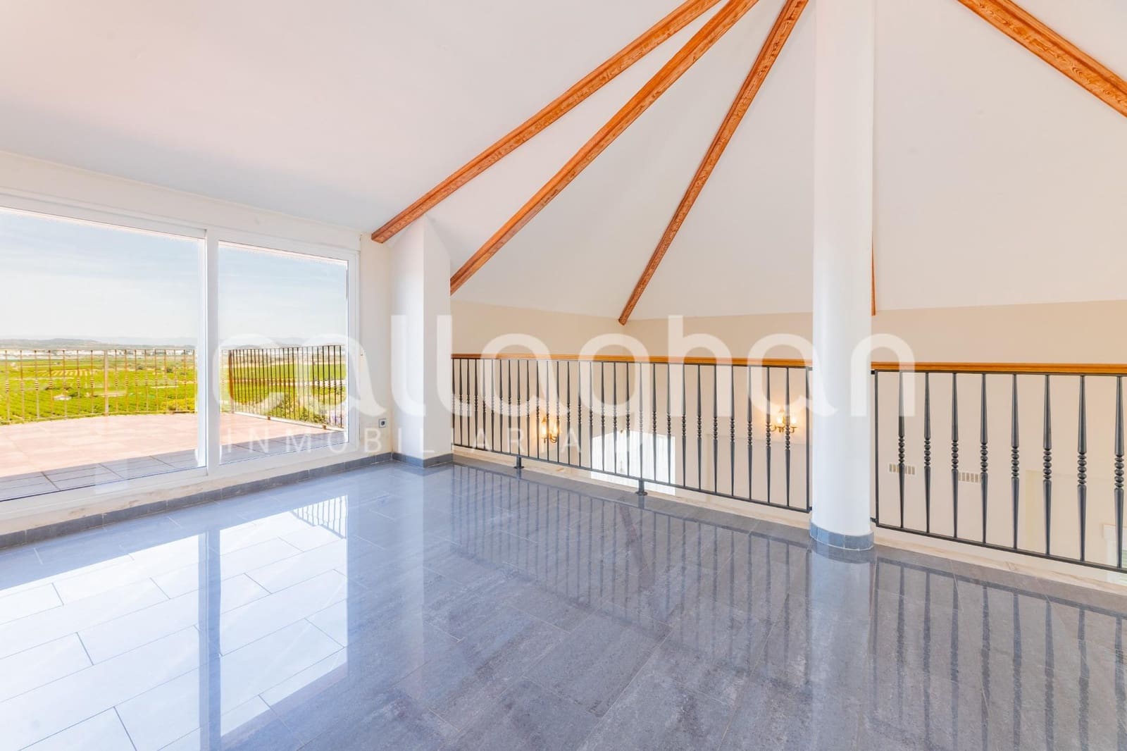 5 soveværelse Villa til salg i Chiva med swimmingpool garage - € 690.000 (Ref: 9868804)