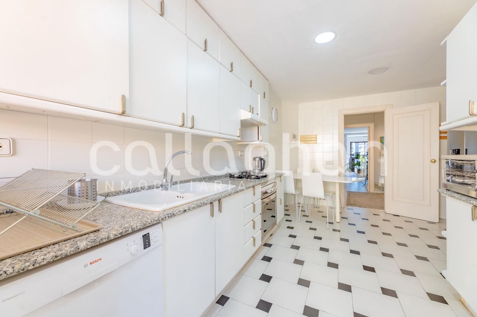3 quarto Apartamento para arrendar em Valencia cidade - 2 300 € (Ref: 9868806)