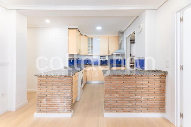 Appartement de 3 chambres à louer à Cabanyal-Canyamelar, Valence ville - 1 200 € (Ref: 9876613)