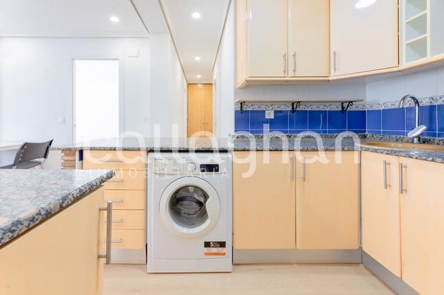 Appartement de 3 chambres à louer à Cabanyal-Canyamelar, Valence ville - 1 200 € (Ref: 9876613)