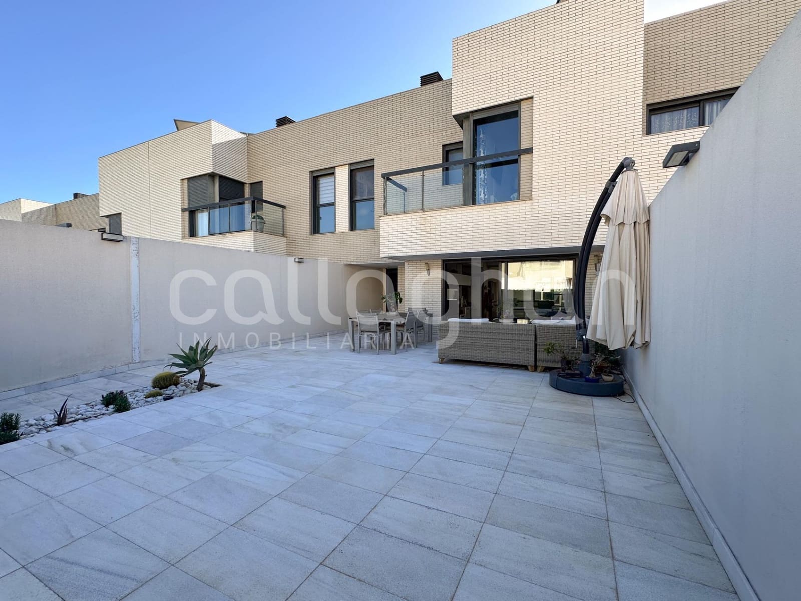 4 bedroom Terraced Villa for rent in Paterna with pool garage - € 2,800 (Ref: 9882086)