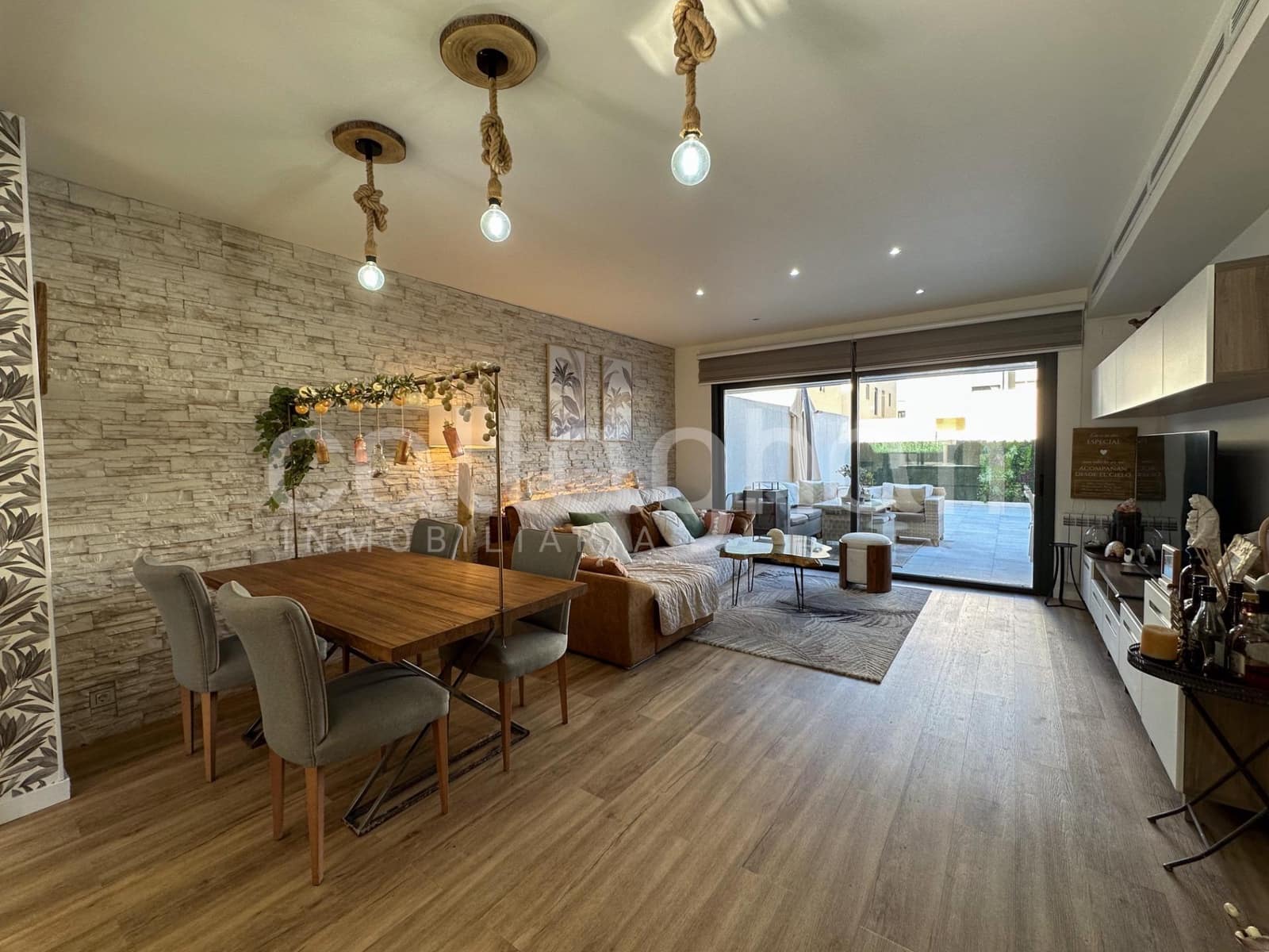 4 bedroom Terraced Villa for rent in Paterna with pool garage - € 2,800 (Ref: 9882086)