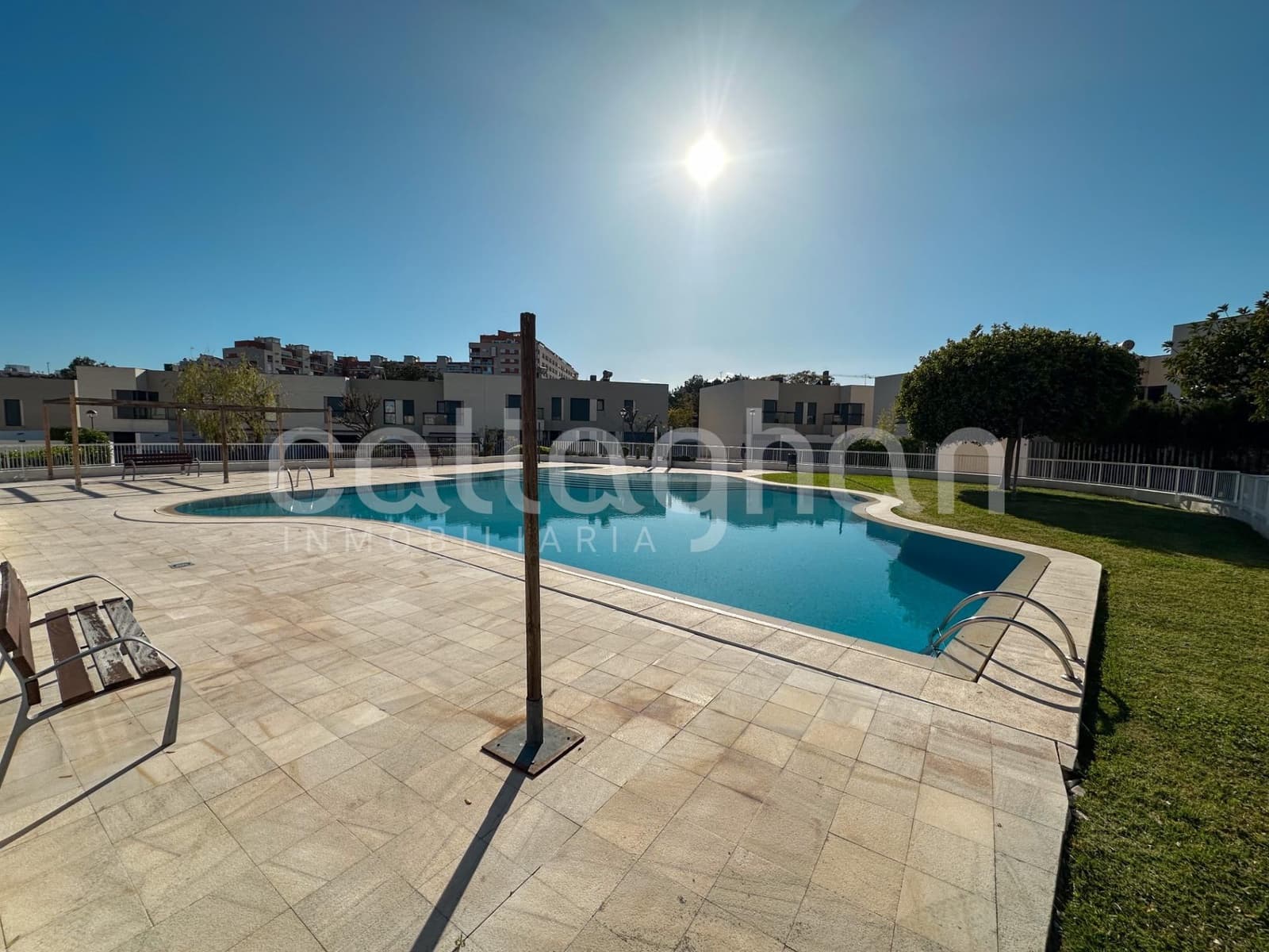 4 bedroom Terraced Villa for rent in Paterna with pool garage - € 2,800 (Ref: 9882086)