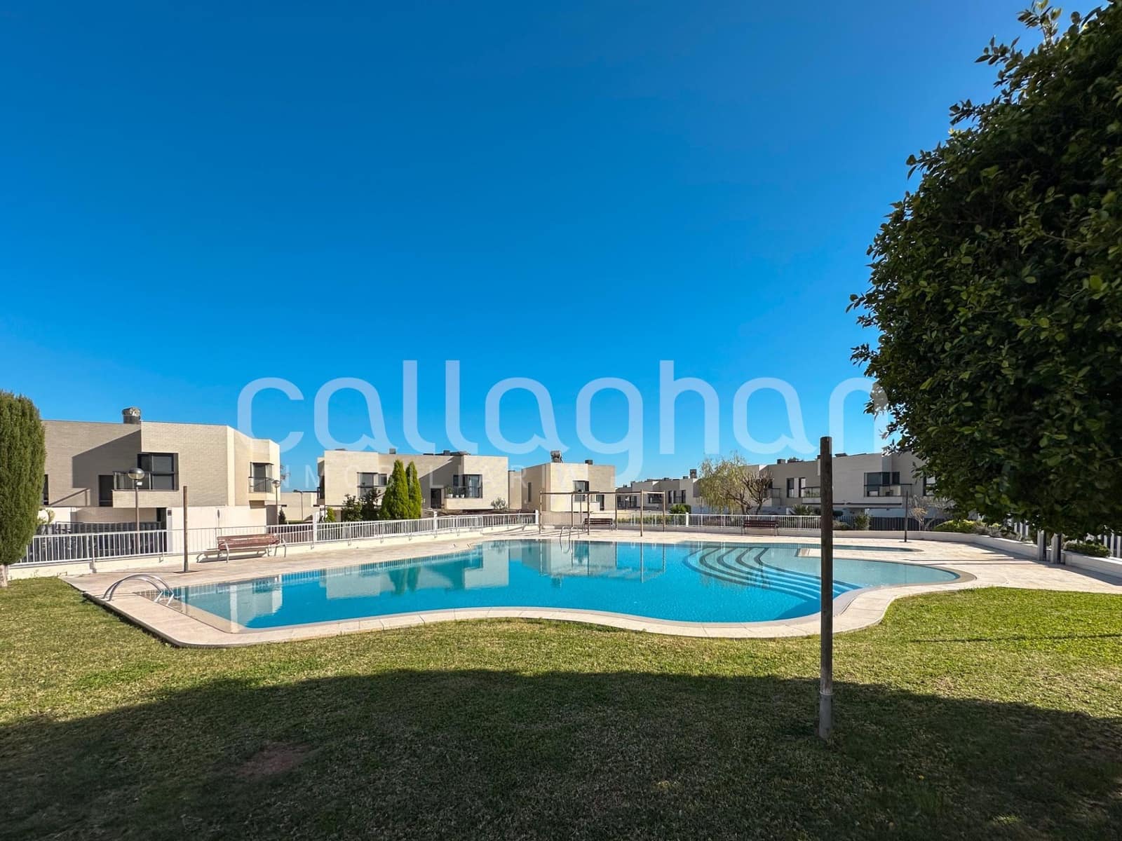 4 bedroom Terraced Villa for rent in Paterna with pool garage - € 2,800 (Ref: 9882086)