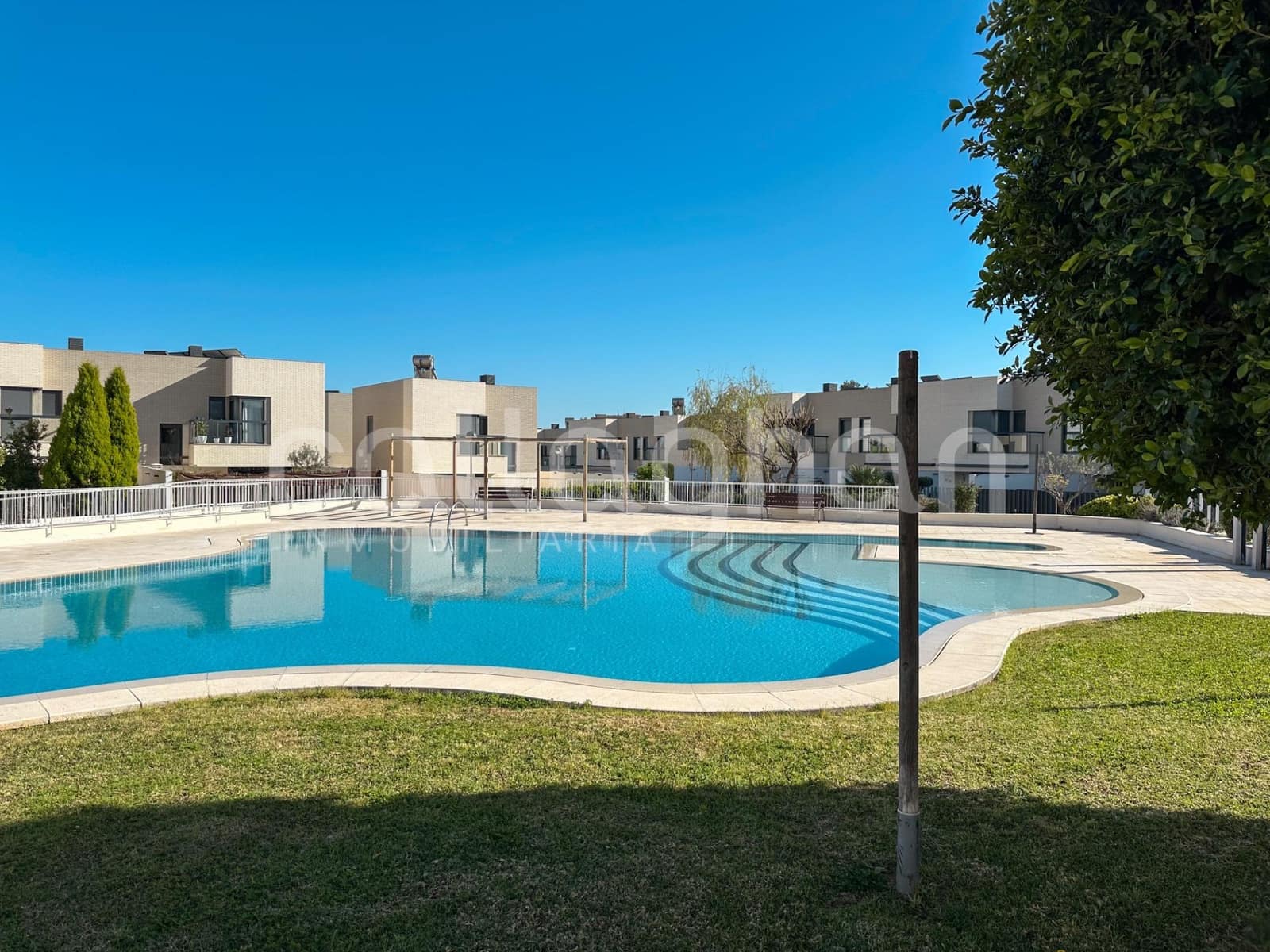 4 bedroom Terraced Villa for rent in Paterna with pool garage - € 2,800 (Ref: 9882086)