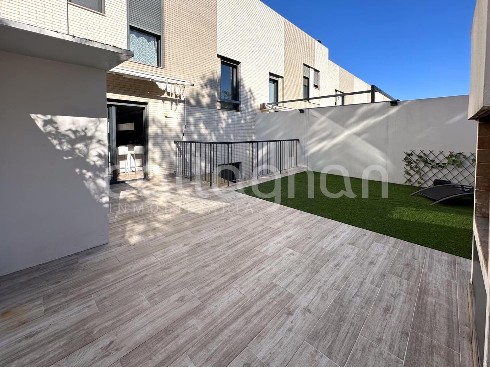 4 bedroom Terraced Villa for rent in Paterna with pool garage - € 2,800 (Ref: 9882086)
