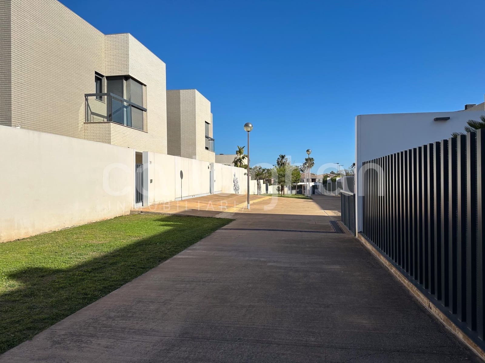 4 bedroom Terraced Villa for rent in Paterna with pool garage - € 2,800 (Ref: 9882086)