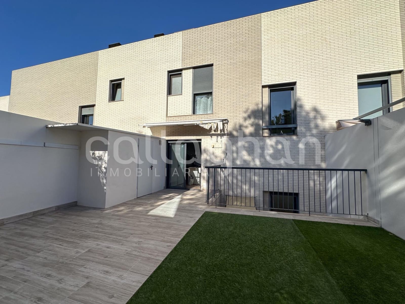 4 bedroom Terraced Villa for rent in Paterna with pool garage - € 2,800 (Ref: 9882086)
