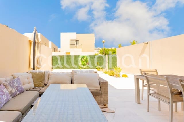 4 bedroom Terraced Villa for rent in Paterna with pool garage - € 2,800 (Ref: 9882086)